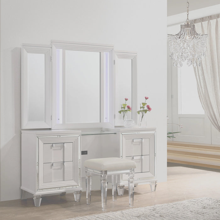 Twenty Nine Dressing Set w/LED & USB Plug White