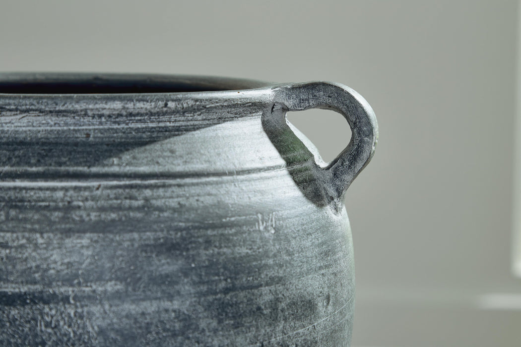 Meadie Vase - Eclectic 79 Furniture Store