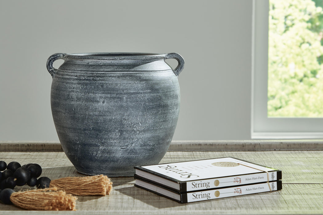 Meadie Vase - Eclectic 79 Furniture Store