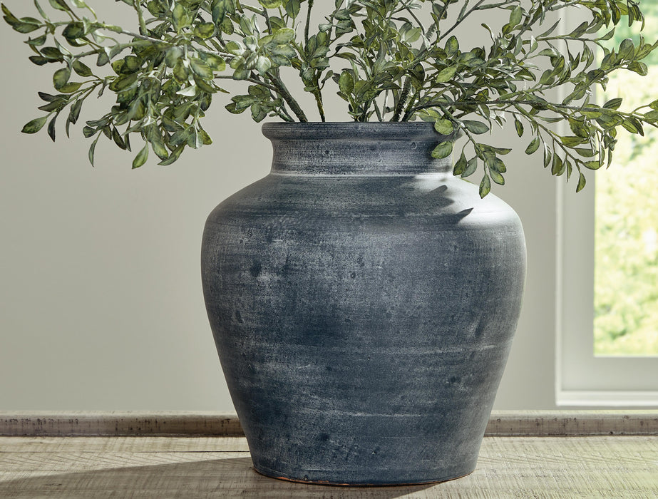 Meadie Vase - Eclectic 79 Furniture Store