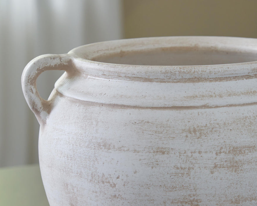 Meadie Vase - Eclectic 79 Furniture Store