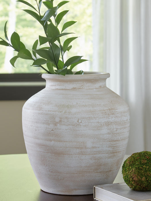 Meadie Vase - Eclectic 79 Furniture Store