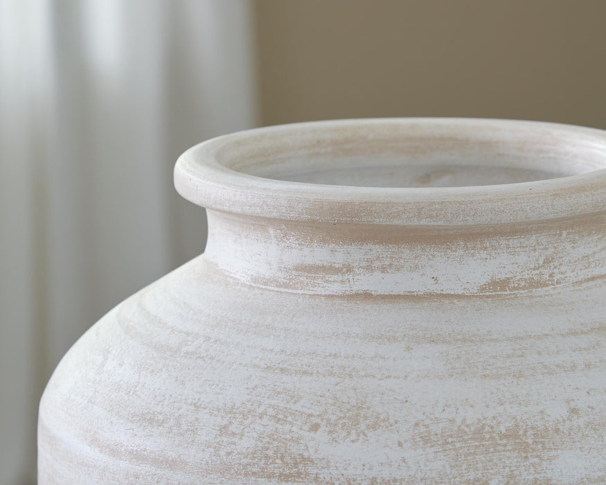 Meadie Vase - Eclectic 79 Furniture Store