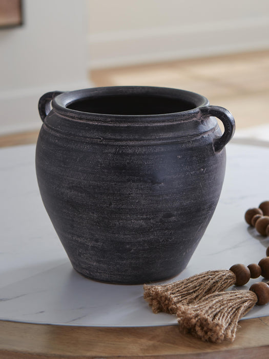 Meadie Vase - Eclectic 79 Furniture Store